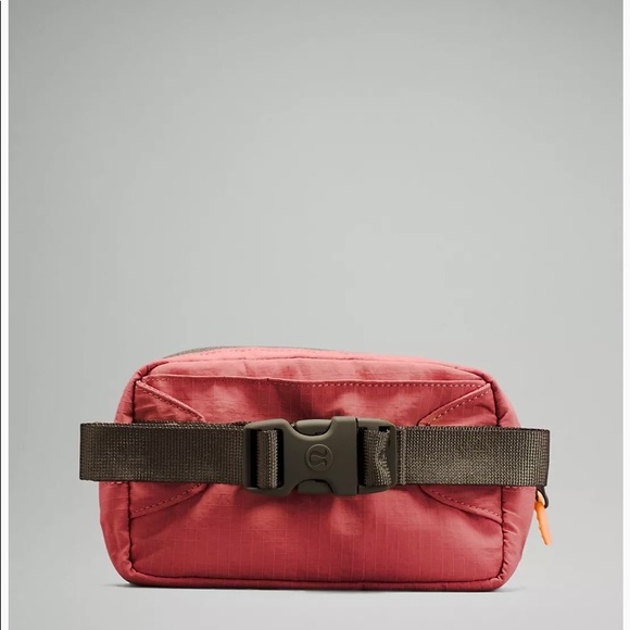 NWT Lululemon Mini belt bag - Picture 2 of 4